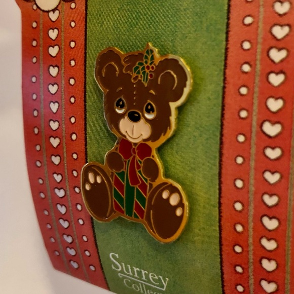 Vintage Precious Moments Pin Christmas Bear 1995 Surry Collectibles Ornament - Picture 4 of 11